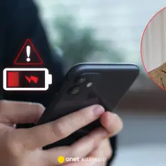 Niski poziom baterii w telefonie symbolizuje kryzys w firmie. Obok portret mężczyzny w okularach.